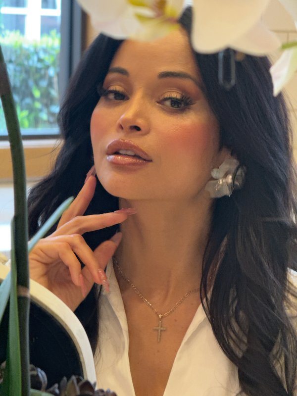 Elisa wearing the Princess Collection gloss
